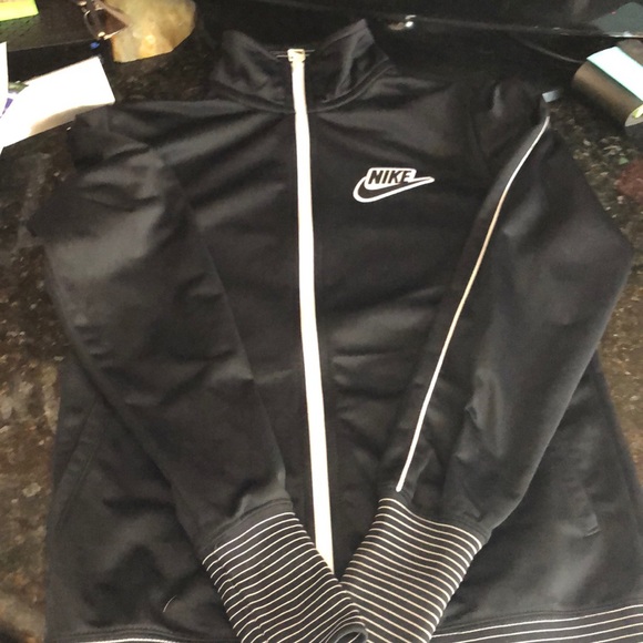 Women’s Nike jacket - Picture 4 of 7
